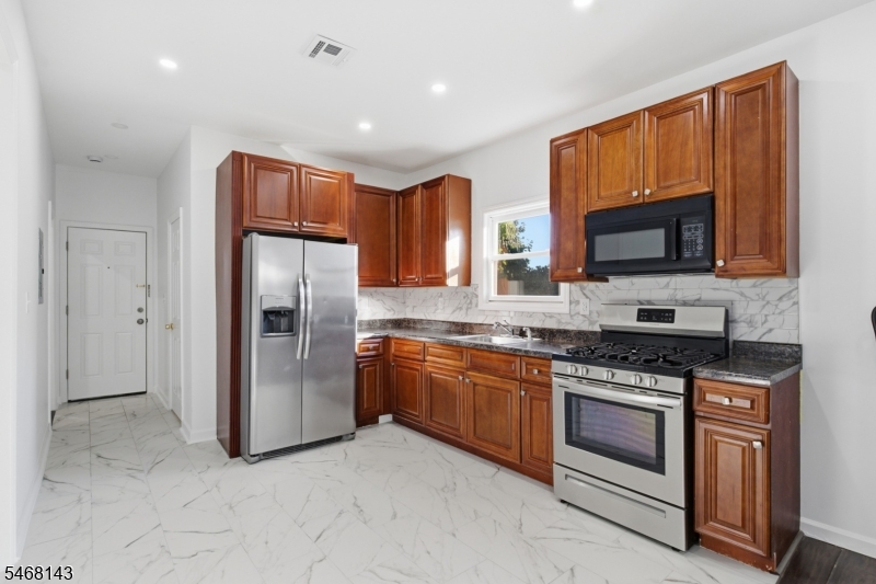 16 Seymour Avenue Newark NJ 07108