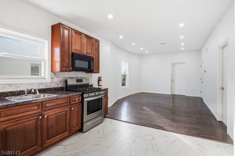 16 Seymour Avenue Newark NJ 07108