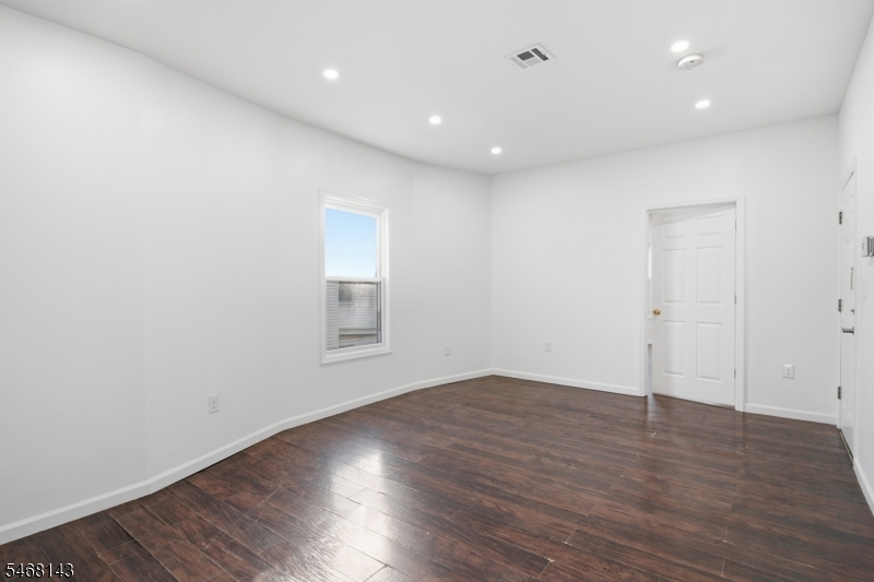 16 Seymour Avenue Newark NJ 07108