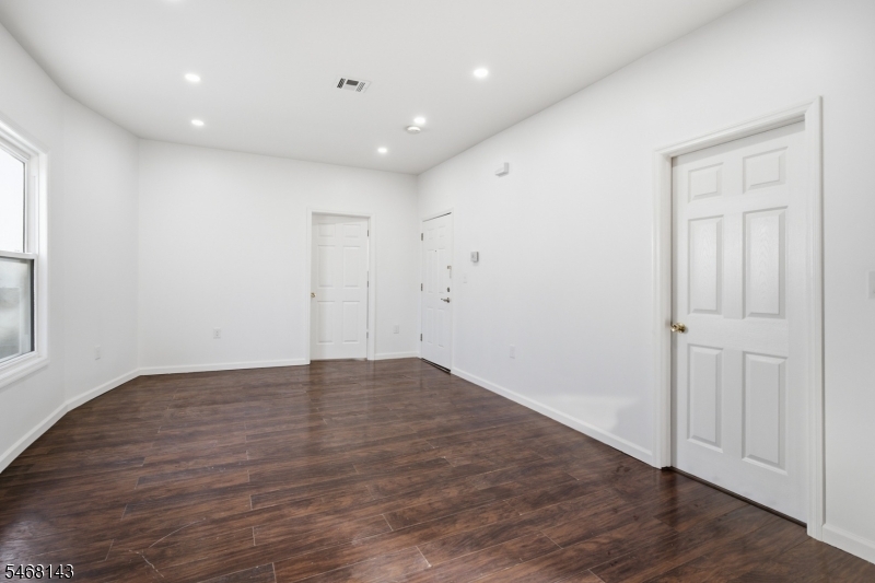 16 Seymour Avenue Newark NJ 07108