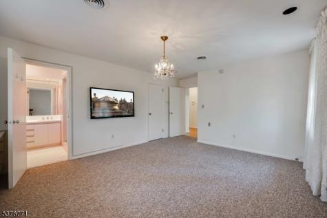17 Oxford Drive Livingston NJ 07039