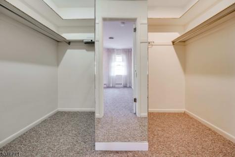 17 Oxford Drive Livingston NJ 07039