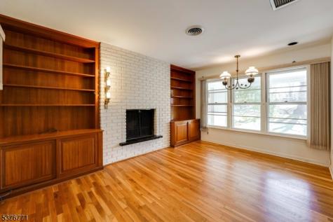 17 Oxford Drive Livingston NJ 07039