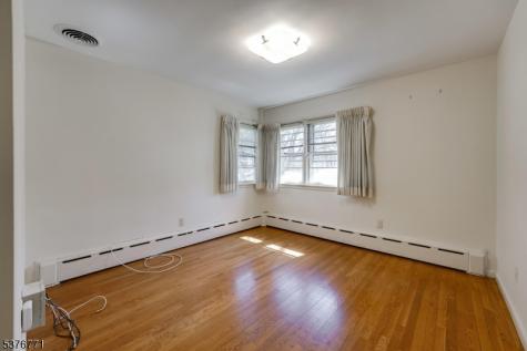17 Oxford Drive Livingston NJ 07039