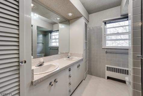 17 Oxford Drive Livingston NJ 07039