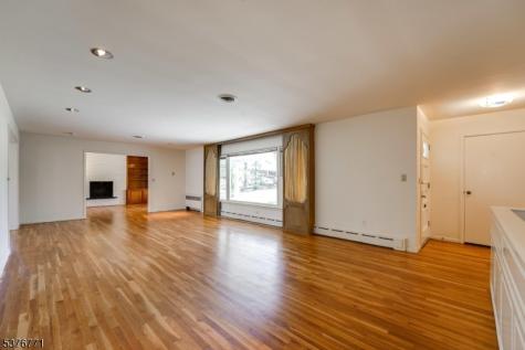 17 Oxford Drive Livingston NJ 07039