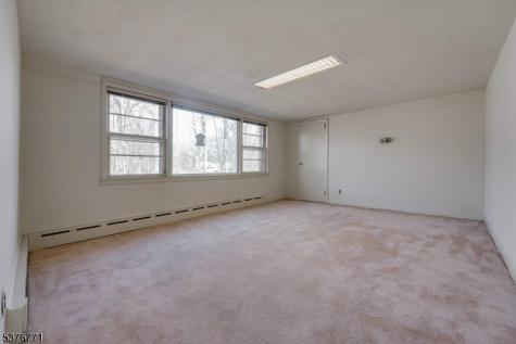 17 Oxford Drive Livingston NJ 07039