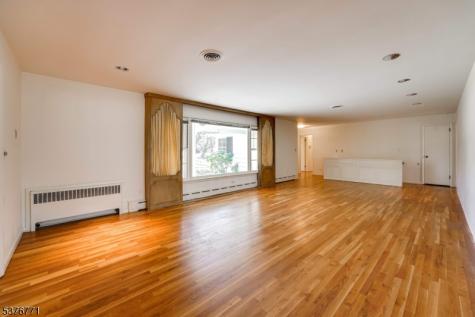 17 Oxford Drive Livingston NJ 07039
