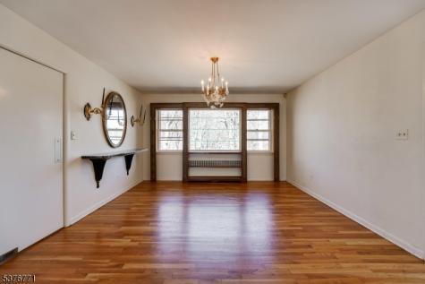 17 Oxford Drive Livingston NJ 07039