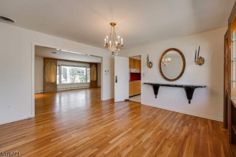 17 Oxford Drive Livingston NJ 07039