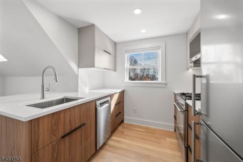 96 Watchung Ave, 3rd Fl Montclair NJ 07043