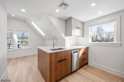 96 Watchung Ave, 3rd Fl Montclair NJ 07043