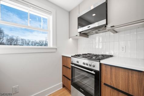 96 Watchung Ave, 3rd Fl Montclair NJ 07043