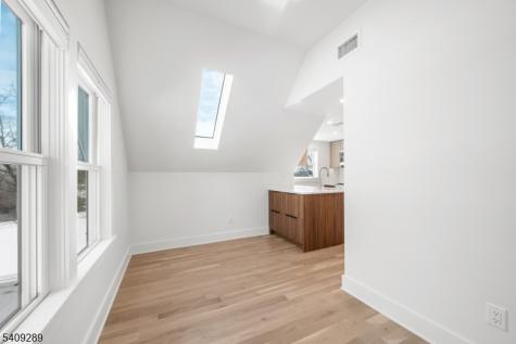 96 Watchung Ave, 3rd Fl Montclair NJ 07043