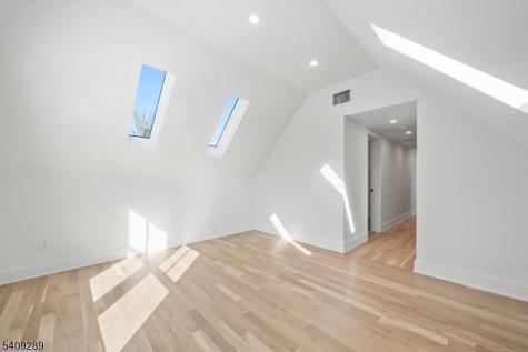 96 Watchung Ave, 3rd Fl Montclair NJ 07043