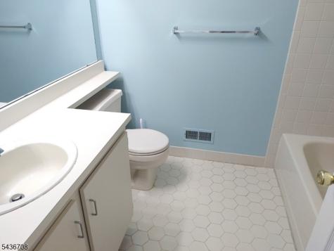 98 Amethyst Way Franklin NJ 08823