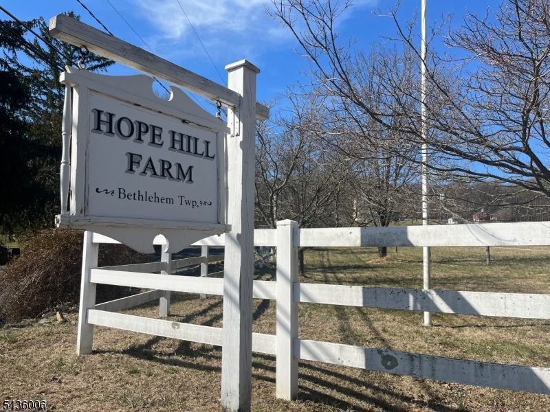 2 Hope Hill Farm Lane Bethlehem NJ 08802