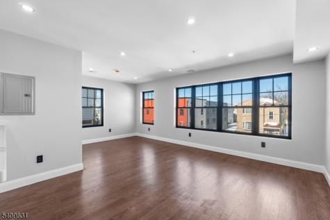 481 15TH Avenue Newark NJ 07103