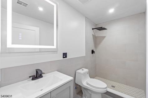 481 15TH Avenue Newark NJ 07103