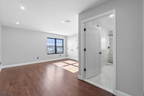 481 15TH Avenue Newark NJ 07103