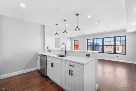 481 15TH Avenue Newark NJ 07103