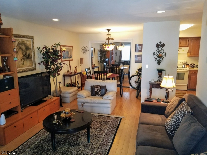 13 Ray Court Bedminster NJ 07921