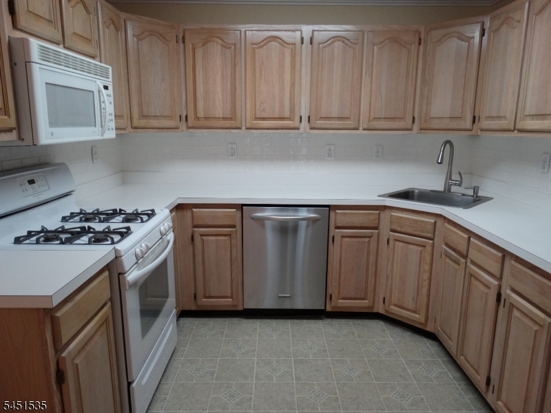 428 Azalea Terrace Branchburg NJ 08876