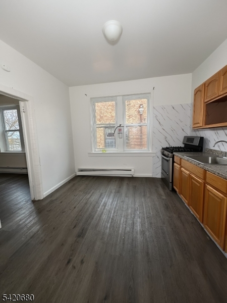 405 10TH Avenue Paterson NJ 07514