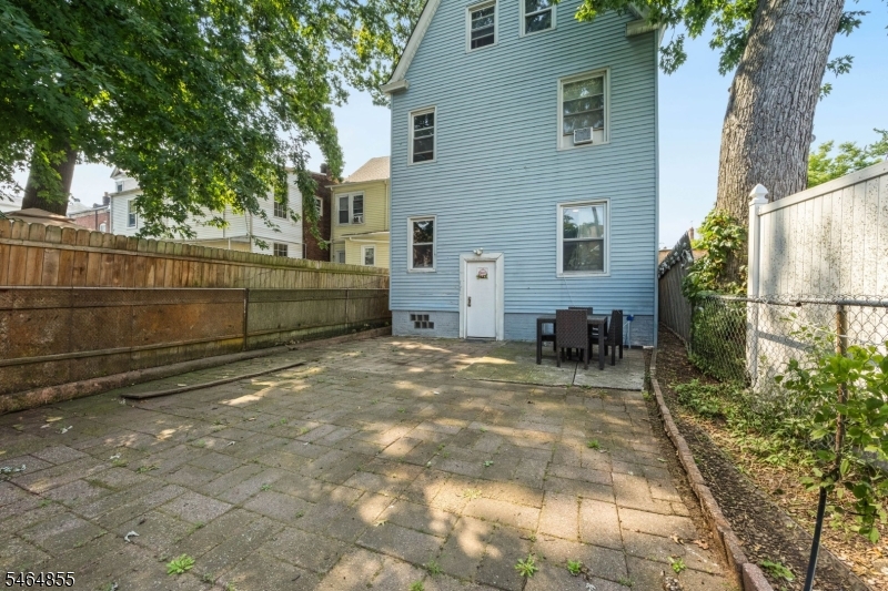 209 N 11th Street Newark NJ 07107