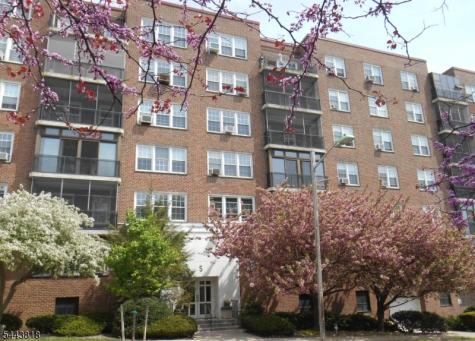 5 Roosevelt Place Montclair NJ 07042