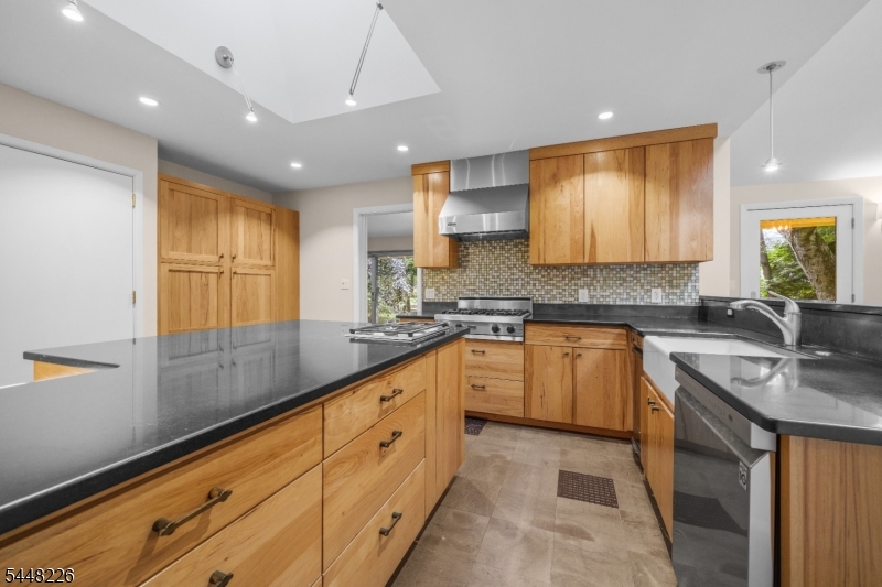 29 Wayside Place Montclair NJ 07042