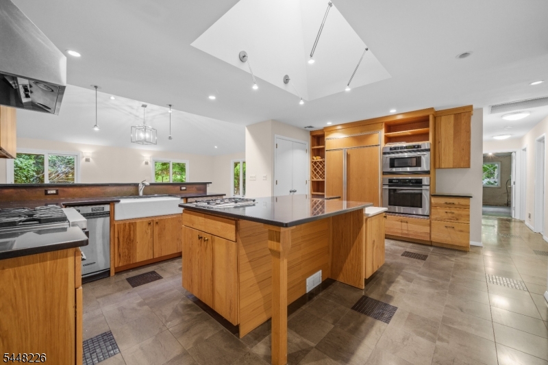 29 Wayside Place Montclair NJ 07042