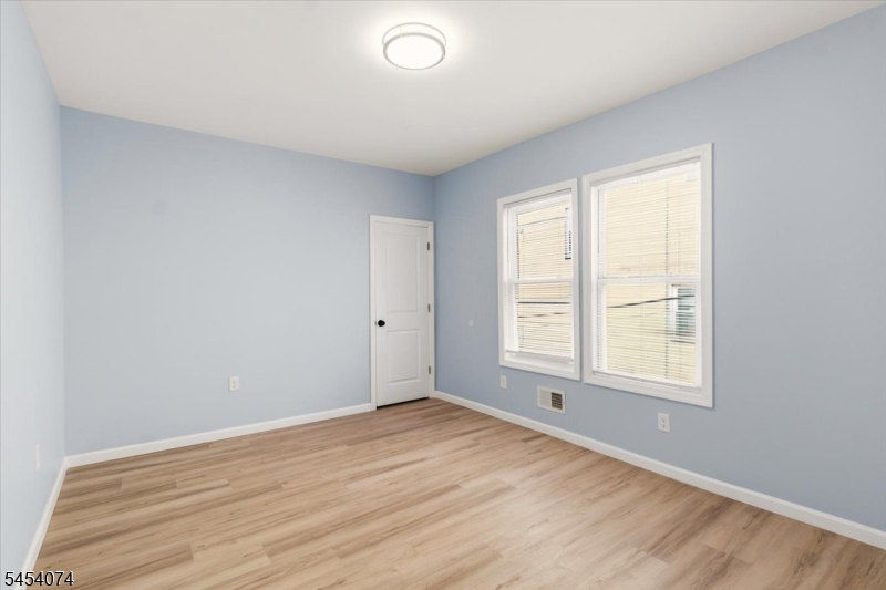 76 Grumman Avenue Newark NJ 07112
