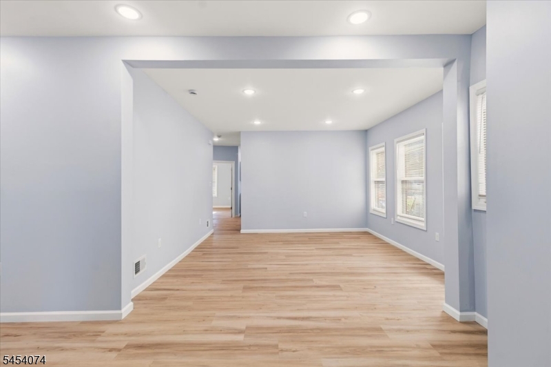 76 Grumman Avenue Newark NJ 07112