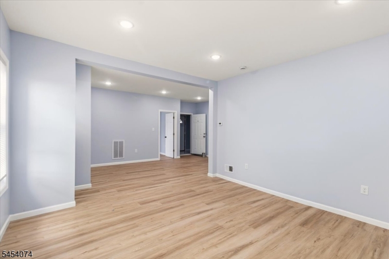 76 Grumman Avenue Newark NJ 07112