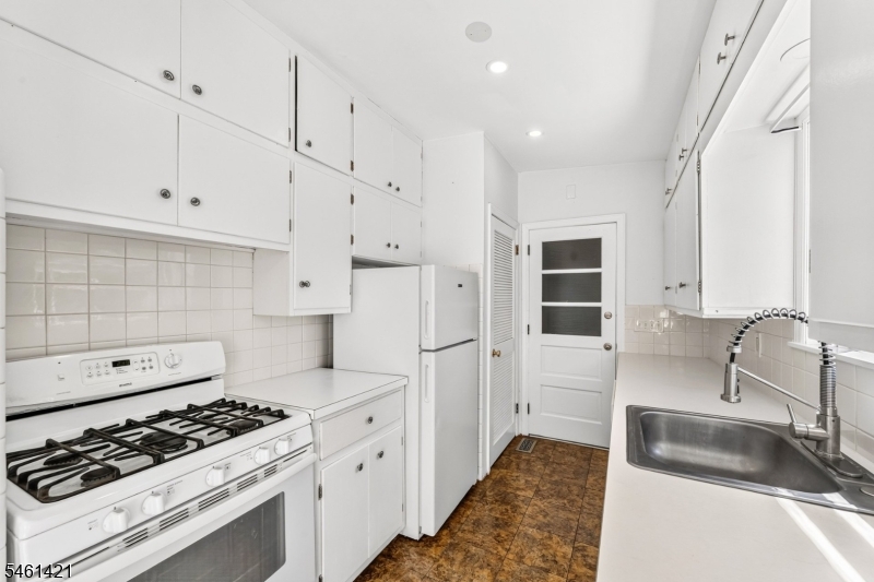 879 Vosseller Avenue Bridgewater NJ 08836