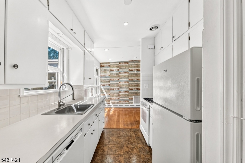 879 Vosseller Avenue Bridgewater NJ 08836