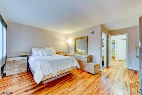 6 Hansen Place Wayne NJ 07470