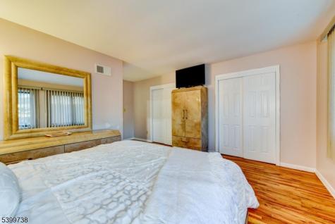 6 Hansen Place Wayne NJ 07470