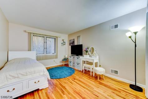 6 Hansen Place Wayne NJ 07470