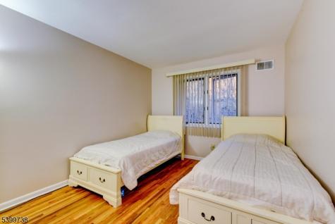6 Hansen Place Wayne NJ 07470