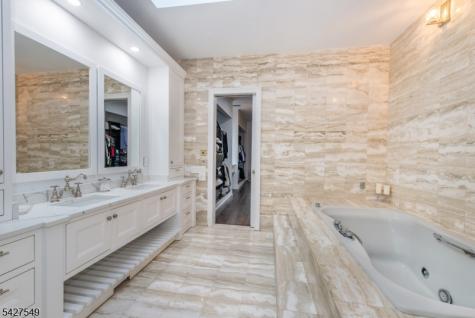 4 Springwood Terrace Kinnelon NJ 07405
