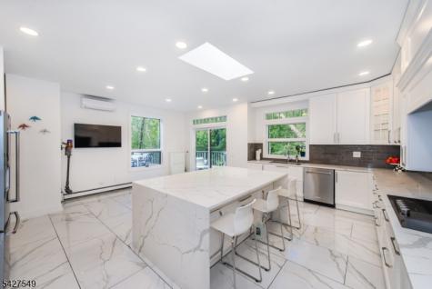 4 Springwood Terrace Kinnelon NJ 07405