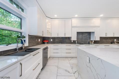 4 Springwood Terrace Kinnelon NJ 07405