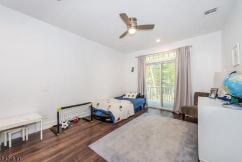 4 Springwood Terrace Kinnelon NJ 07405