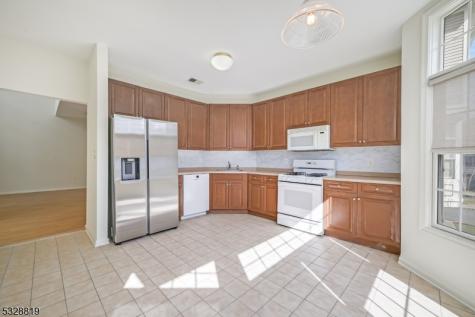 103 Crown Court Livingston NJ 07039