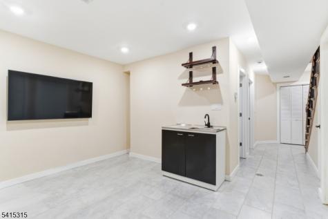 16 Eagle Street Newark NJ 07102