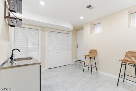 16 Eagle Street Newark NJ 07102