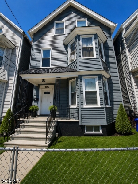 309 7TH Avenue West Newark NJ 07107