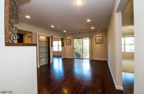 22 Frankie Lane East Hanover NJ 07936